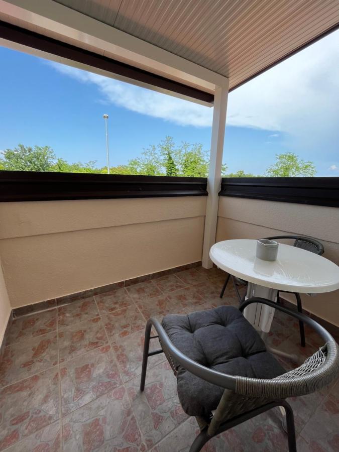 App Sunny Umag Appartement Buitenkant foto